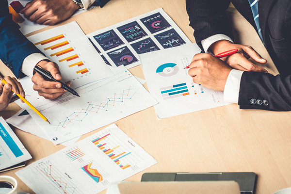 幫助企業(yè)應(yīng)對變革挑戰(zhàn)，實現(xiàn)組織轉(zhuǎn)型與優(yōu)化