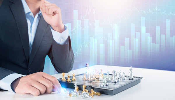 全面評估戰(zhàn)略風險，及時調整戰(zhàn)略方向