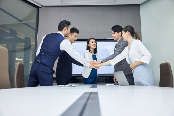 組織規(guī)劃咨詢：協(xié)助企業(yè)建立高效團(tuán)隊(duì)，提升員工素質(zhì)