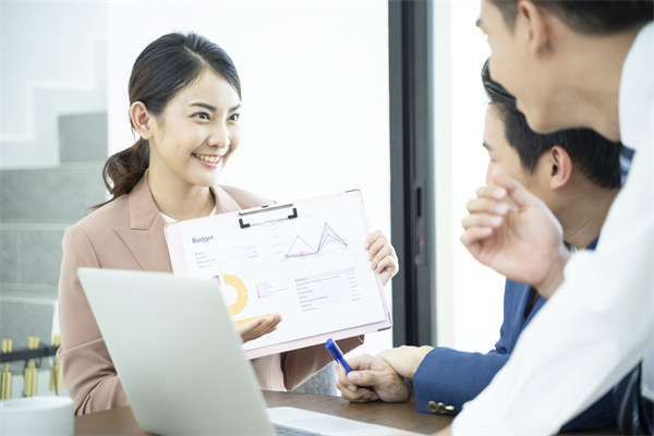 績效評估與反饋：客觀評估，持續(xù)改進