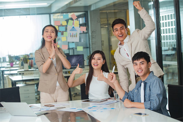 社會責(zé)任與績效管理：承擔(dān)社會責(zé)任，提升企業(yè)形象