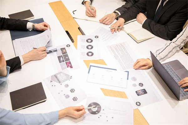 市場(chǎng)調(diào)研：深入了解市場(chǎng)，制定有效營(yíng)銷策略