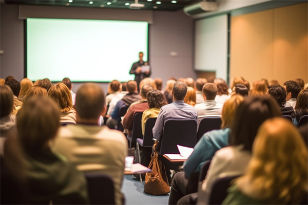 深化員工培訓(xùn)與發(fā)展，提升員工綜合素質(zhì)與職業(yè)能力