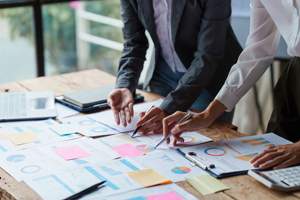 精心謀劃企業(yè)戰(zhàn)略，促進(jìn)企業(yè)核心競(jìng)爭(zhēng)力的提升