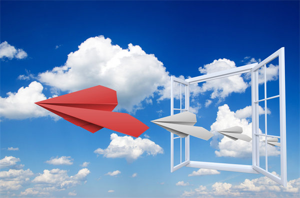 在企業(yè)管理中，專權(quán)式和民主式管理各有哪些優(yōu)缺點(diǎn)？