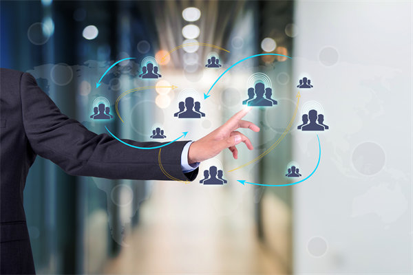 企業(yè)的戰(zhàn)略是精心設(shè)計(jì)的，還是臨機(jī)應(yīng)變的？