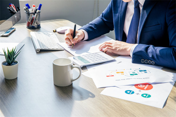 在績效溝通時(shí)，如何給員工提出改進(jìn)意見促進(jìn)績效增長？