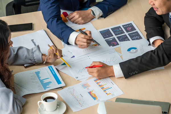 如何構(gòu)建有效的集團(tuán)風(fēng)險管理框架，應(yīng)對不確定性？