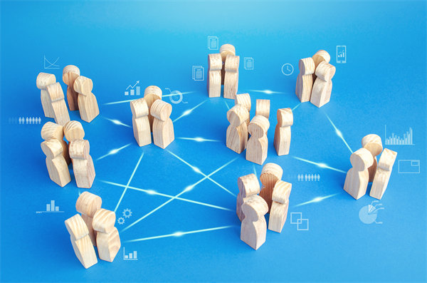 全球化運(yùn)營(yíng)中，集團(tuán)管控面臨哪些新挑戰(zhàn)及應(yīng)對(duì)策略？