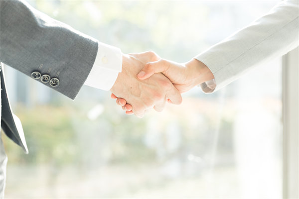 在戰(zhàn)略規(guī)劃實施中，如何確保資源有效配置與利用？