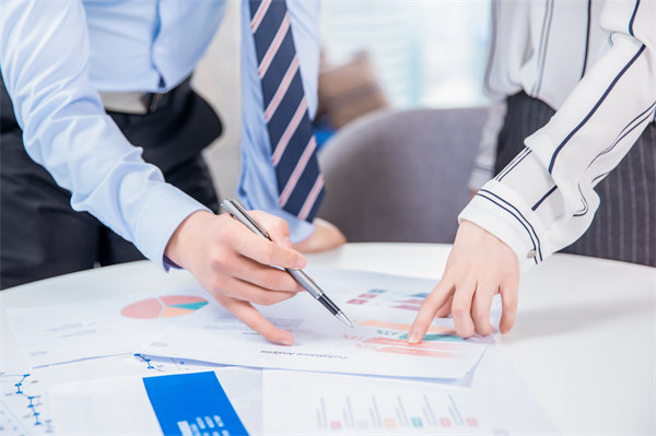 績效反饋如何有效溝通，避免誤解并激發(fā)員工潛能？