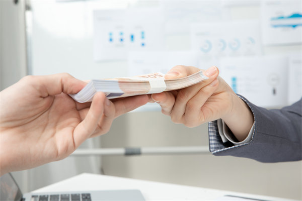 績效獎金與激勵機制如何設(shè)計，才能最大化激勵效果？