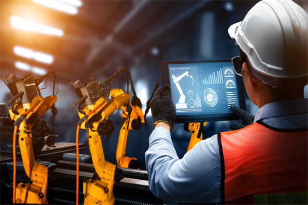 以科技創(chuàng)新驅(qū)動(dòng)產(chǎn)業(yè)發(fā)展，傳統(tǒng)制造業(yè)如何數(shù)字化轉(zhuǎn)型？