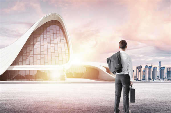 面對(duì)人才流失問(wèn)題，企業(yè)應(yīng)如何改進(jìn)人力資源策略？