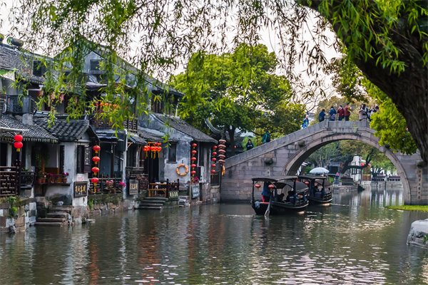 管理咨詢?nèi)绾沃μK州企業(yè)制定并執(zhí)行戰(zhàn)略規(guī)劃？