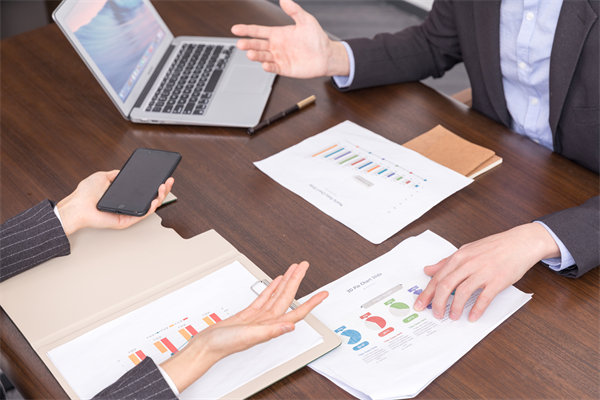 市場環(huán)境突變時，企業(yè)如何靈活調(diào)整預算策略以應(yīng)對？