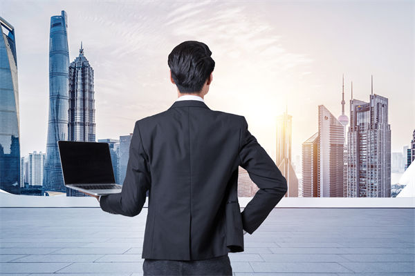 組織規(guī)劃中，如何確保戰(zhàn)略方向與市場需求一致？