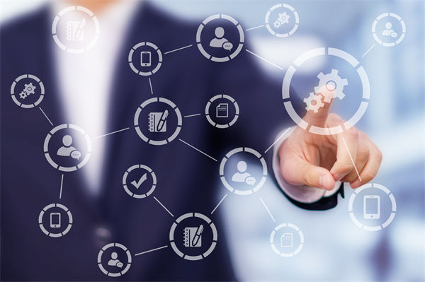 集團管控過程中，如何確保信息的準確傳遞與共享？