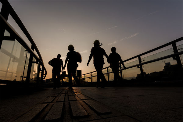 跨部門協(xié)作在精益生產(chǎn)推進中的障礙與破解之道是？