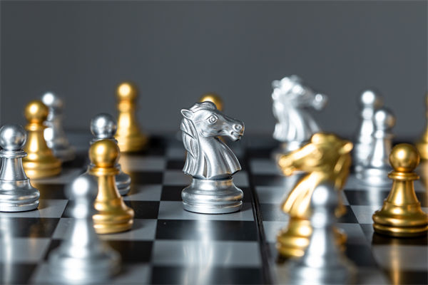 如何有效制定并執(zhí)行長(zhǎng)期戰(zhàn)略計(jì)劃以適應(yīng)市場(chǎng)變化？