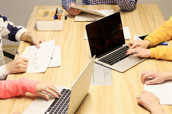 如何制定符合企業(yè)長(zhǎng)期戰(zhàn)略目標(biāo)的組織規(guī)劃方案？