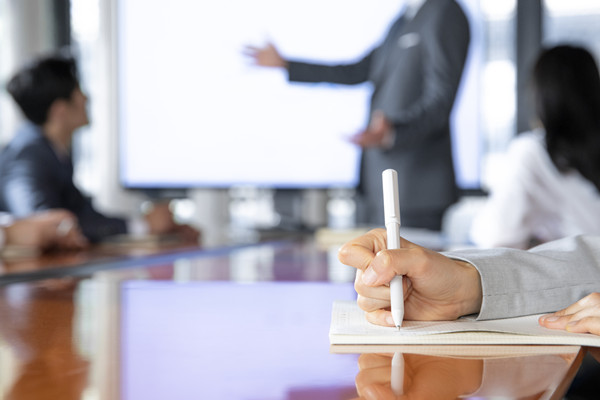 企業(yè)的會議管理制度不完善，如同虛設(shè)怎么辦？