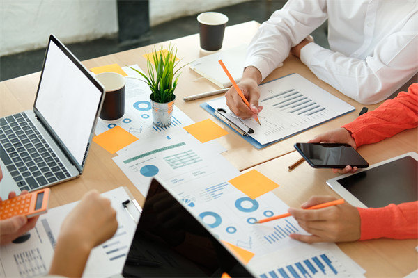 薪酬體系混亂員工怨聲載道，薪酬咨詢?nèi)绾螕軄y反正？