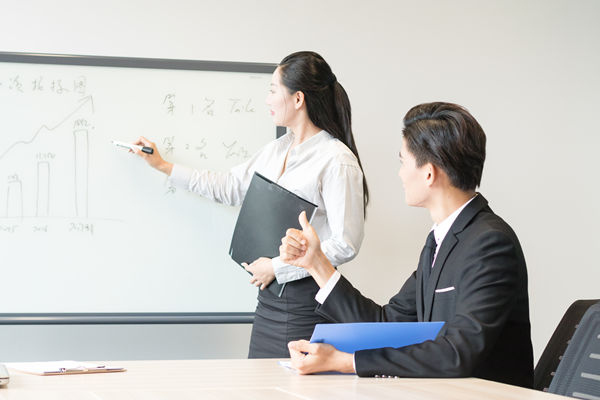 在制定績效目標(biāo)時，嚴(yán)格與靈活，如何把握？