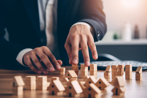 面對(duì)復(fù)雜市場(chǎng)環(huán)境，集團(tuán)管控咨詢(xún)?nèi)绾未_保企業(yè)穩(wěn)健前行？