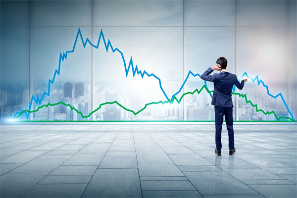 員工績效不佳，是應該立即解雇還是給予改進機會？