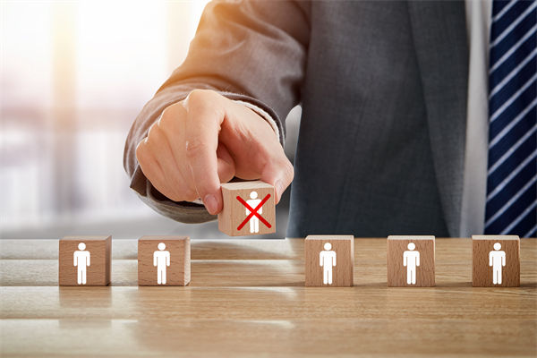 微軟在華外包公司一天裁員近2000人，人力資源管理怎么看？