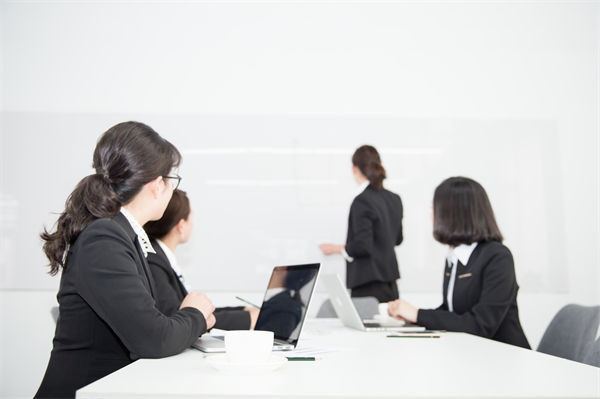 員工培訓無效、成長慢，人力資源管理怎樣定制高效方案？