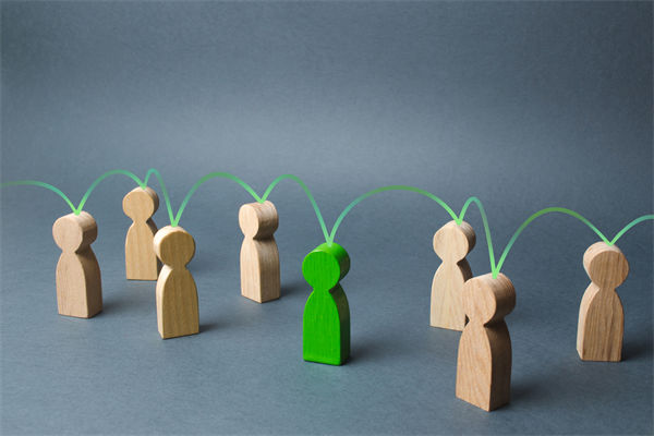 戰(zhàn)略執(zhí)行層層衰減，集團管控如何確保目標精準落地？