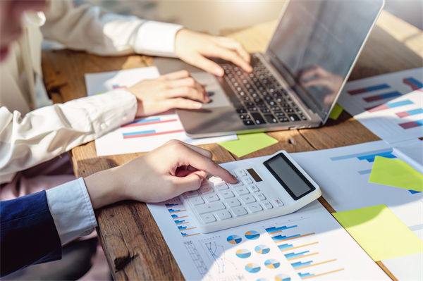 榴蓮價(jià)格暴跌50%，有人買了50箱，預(yù)算管理怎么看？