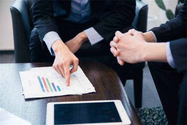 市場(chǎng)突變沖垮計(jì)劃，如何構(gòu)建滾動(dòng)調(diào)整的動(dòng)態(tài)校準(zhǔn)機(jī)制？