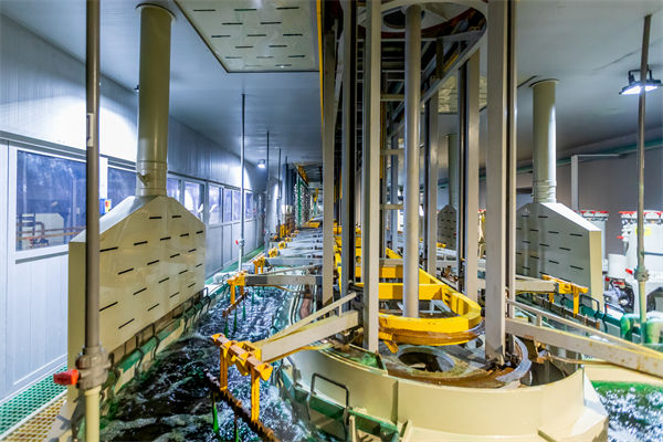 精益管理在提升產(chǎn)品質(zhì)量方面有哪些具體策略和方法？