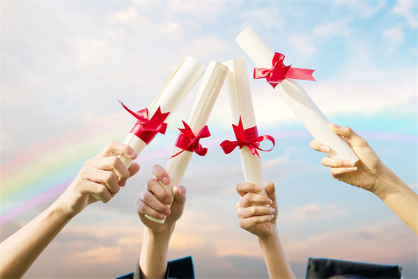 企業(yè)文化分析：錄取通知書加廣告，涉事學(xué)校被約談