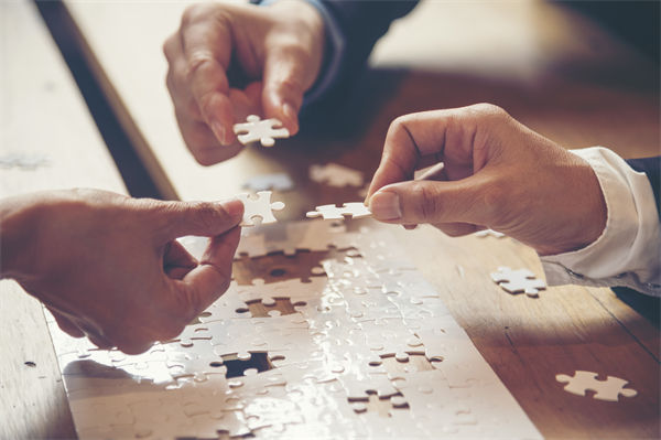 跨部門協(xié)同處處卡點(diǎn)，集團(tuán)管控咨詢?nèi)绾未蛲ū趬荆? /></a></div>
                    <div   id=