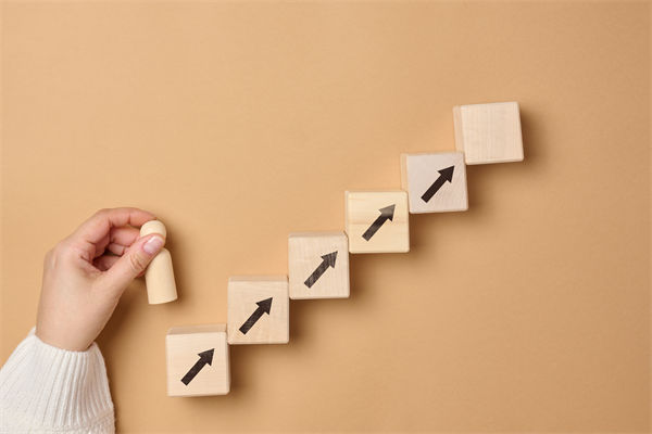 戰(zhàn)略目標(biāo)層層分解后，部門協(xié)同為何反成內(nèi)耗根源？