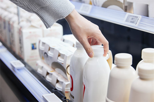 常溫純牛奶中禁止添加復(fù)原乳，集成供應(yīng)鏈怎么看？