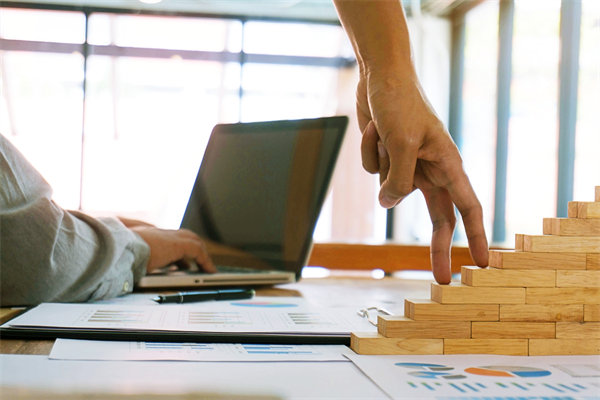 哪個(gè)年度經(jīng)營(yíng)計(jì)劃管理咨詢公司最可靠，可助企業(yè)落地目標(biāo)？